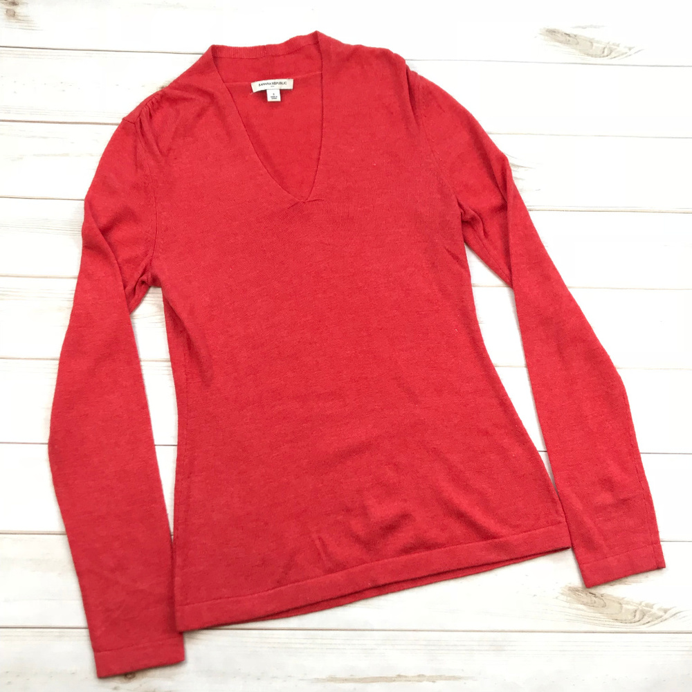 Banana Republic Size Small v-neck coral sweater